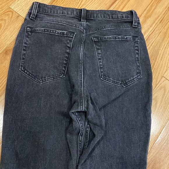 A&F The Ankle Straight Ultra High-Rise Jean in Ripped Black, Size 27 Short (4S) - Picture 11 of 12